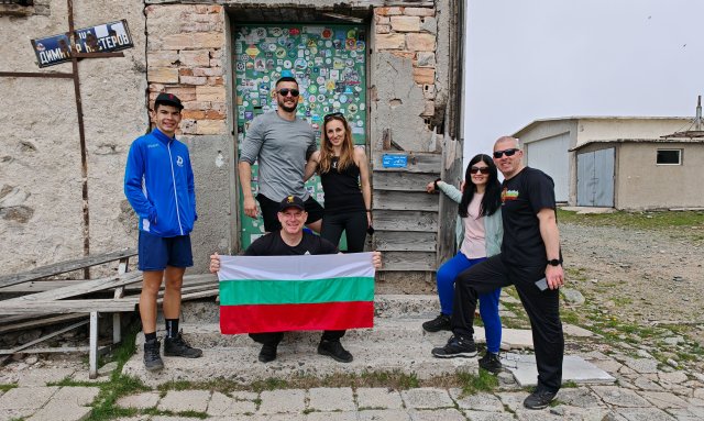 Изкачване на връх Ботев