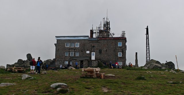 Състезание по спортна гимнастика в София и изкачване на Черни Връх